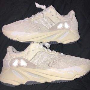 Yeezy boost 700 analog